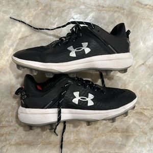 Good condition Under Armour baseball cleats